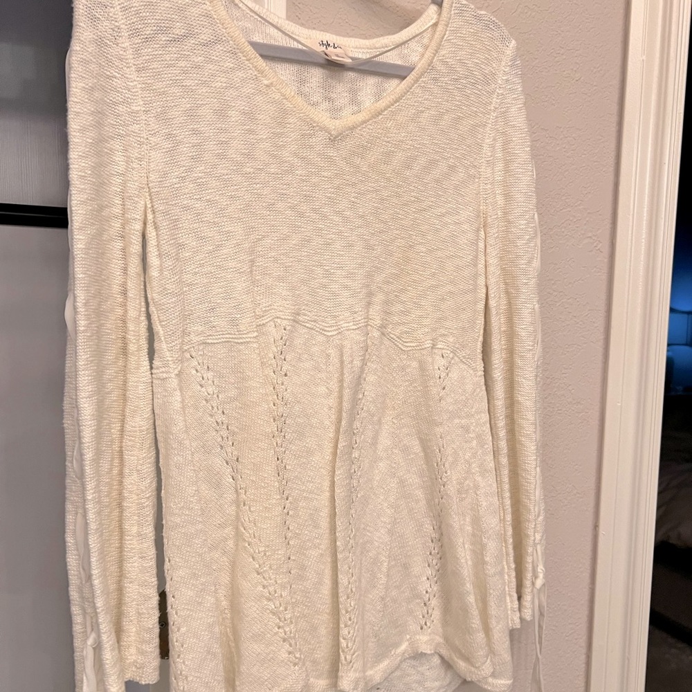 White knit sweater, never worn, Medium